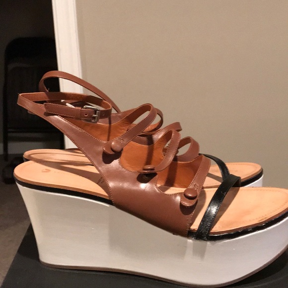 SHOES - Picture 2 of 3